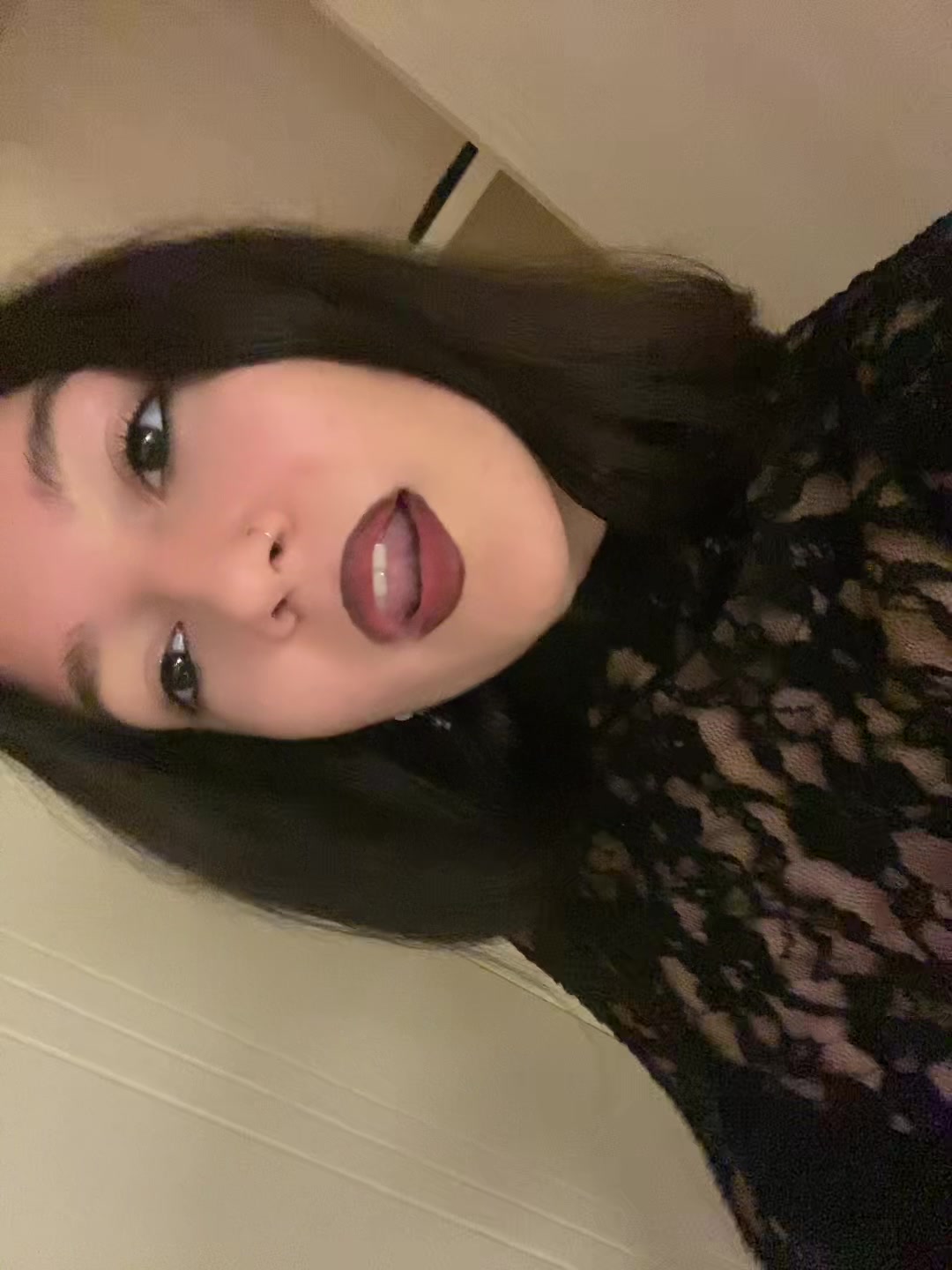 @👩🏻
