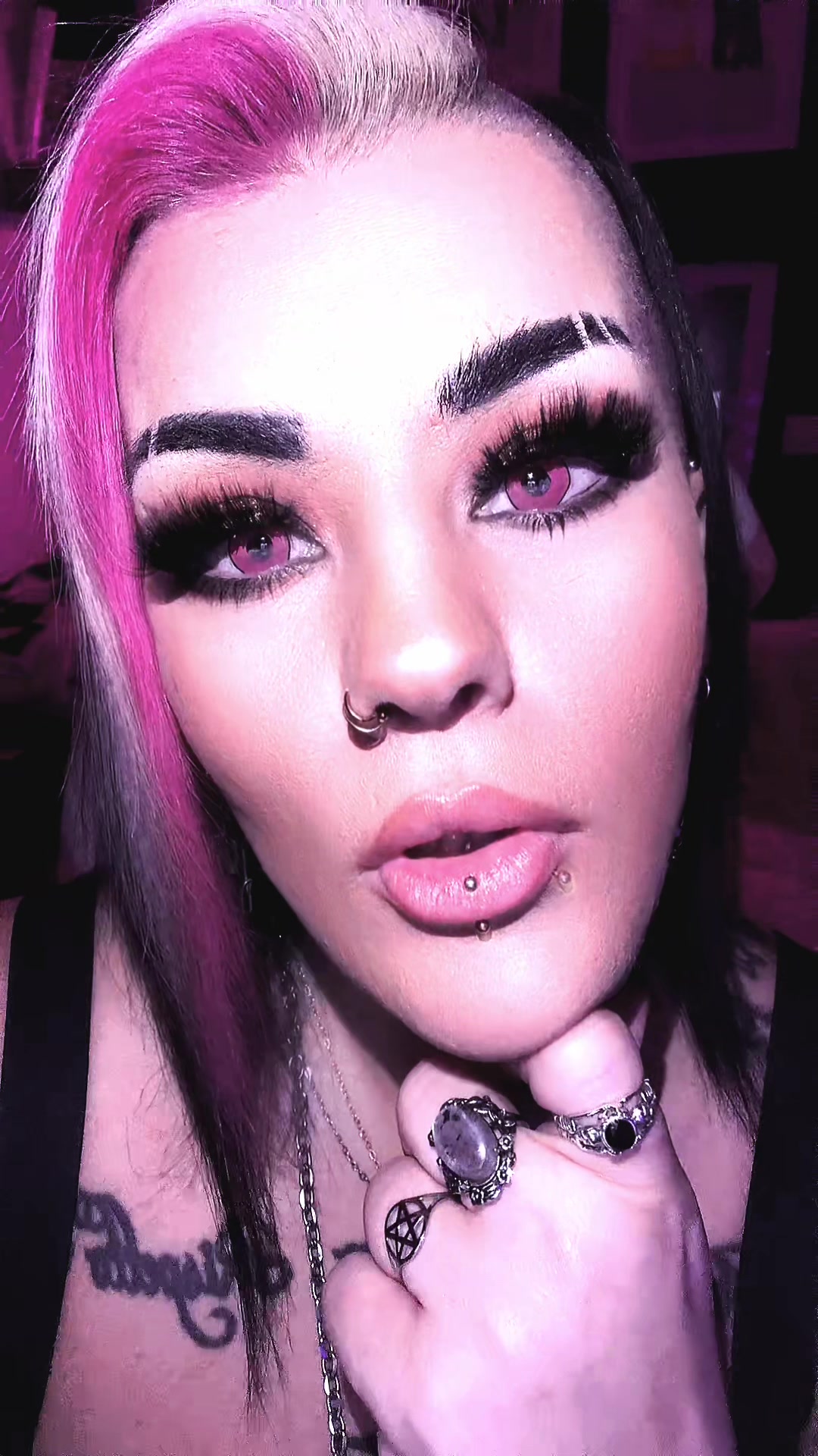 @☽◯☾₊ThiccThighs&PrettyEyes₊☽◯☾