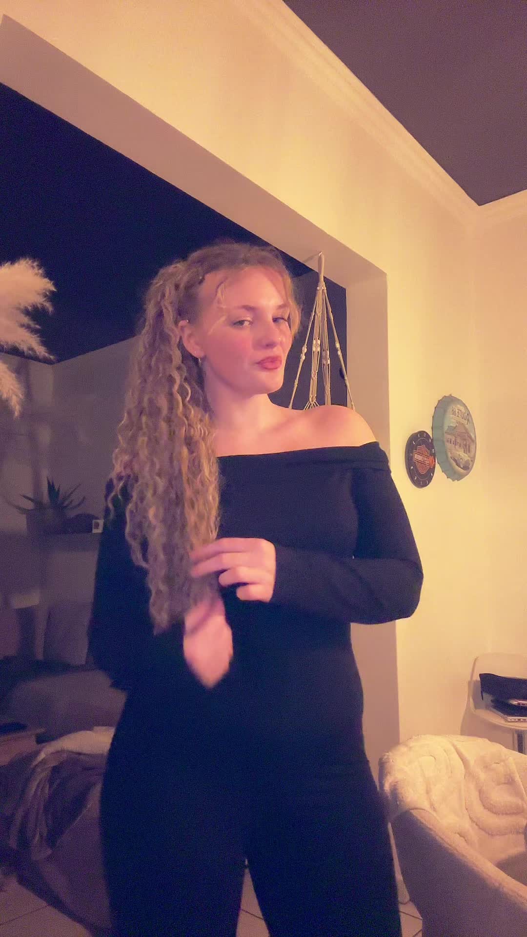 @x_llen1