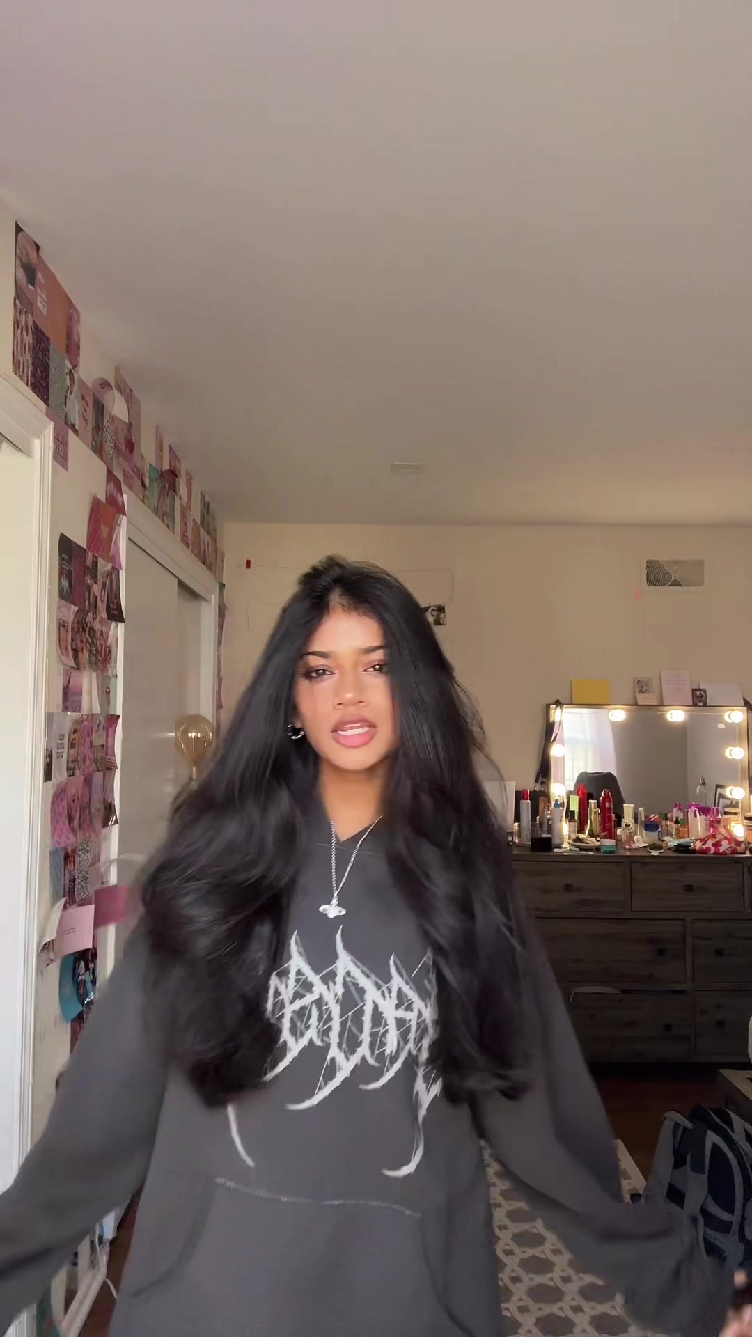 @⛤