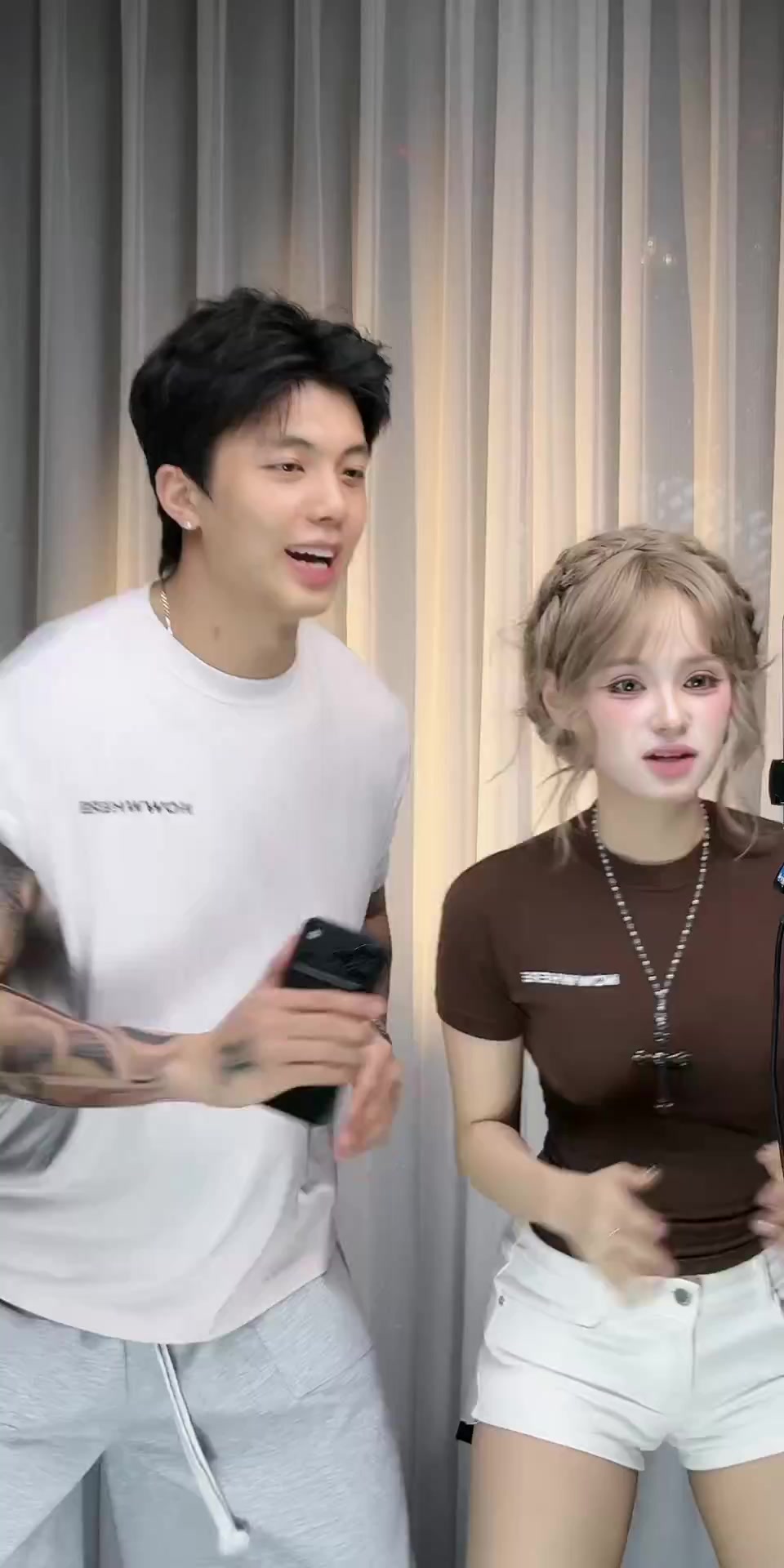@Nhân vật phụ có gì?