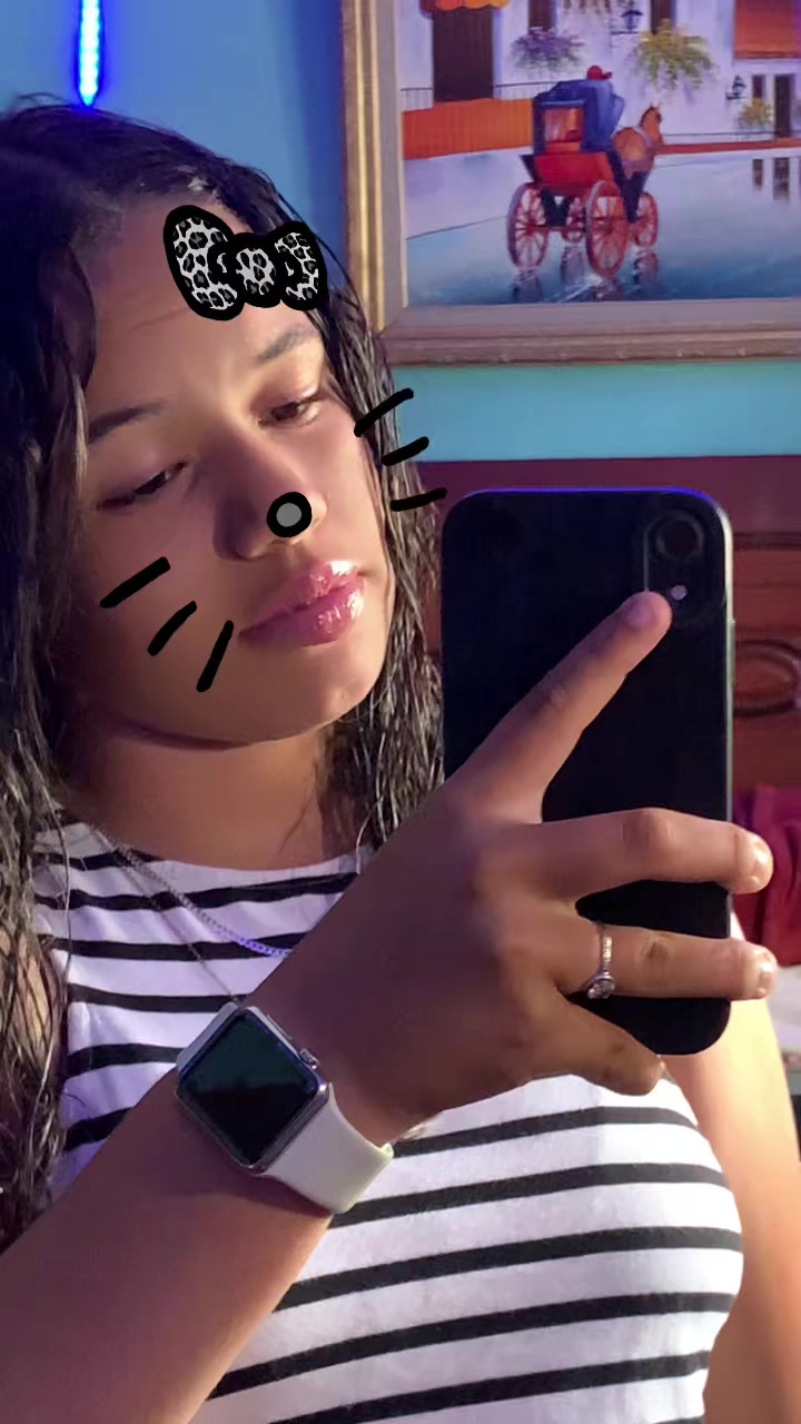 @🧍🏻&zwj;♀️👸🏻