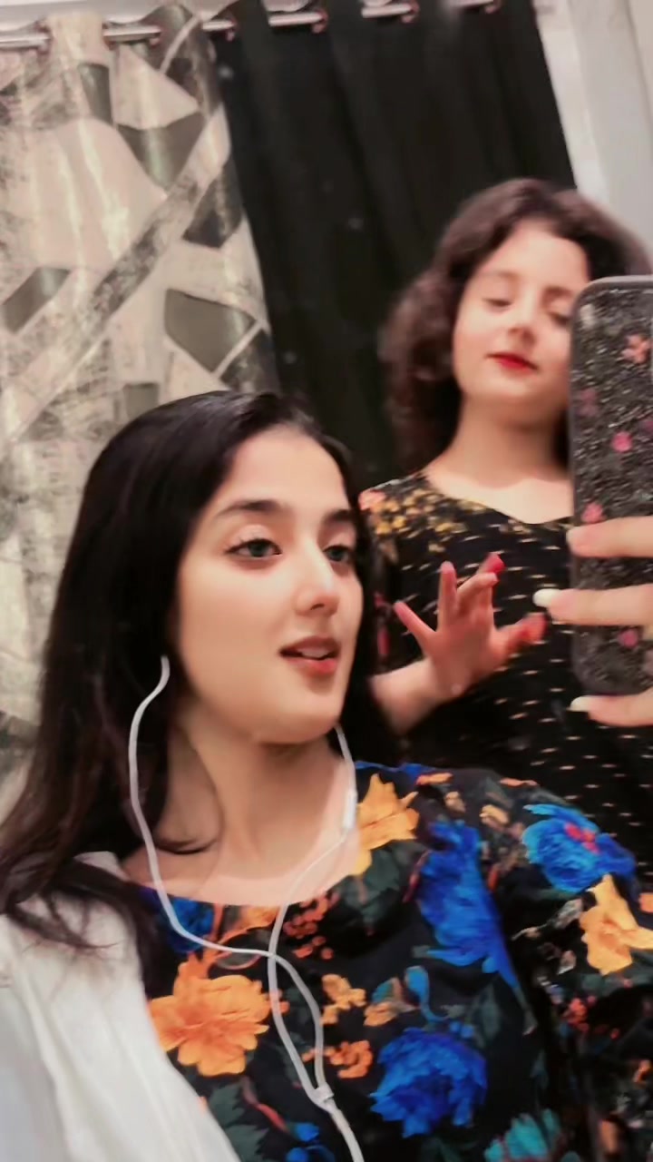 @𝕾𝖆𝖒𝖊𝖊𝖗𝖆 𝕶𝖍𝖆𝖓 🕊️
