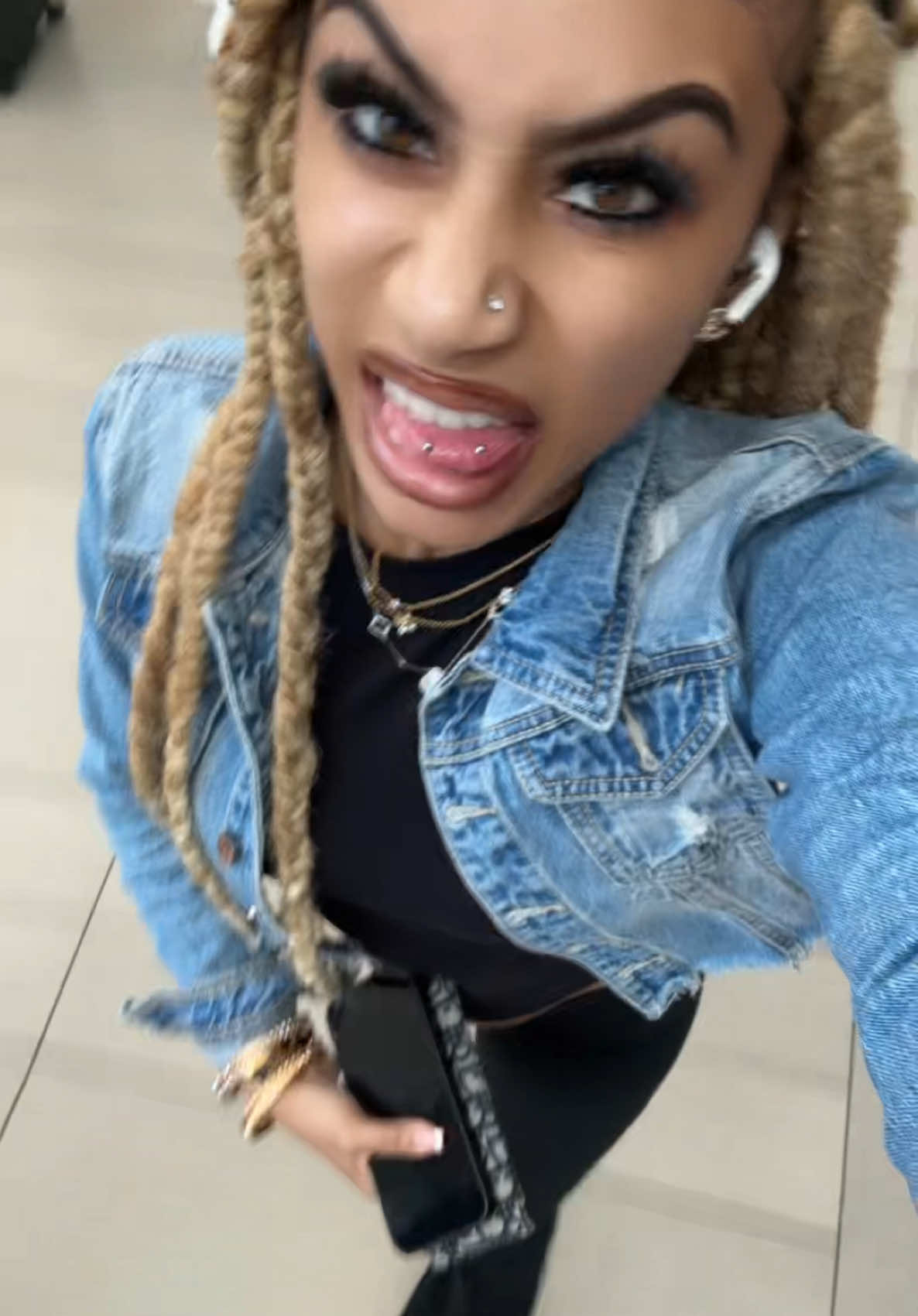 @L A I I🩵