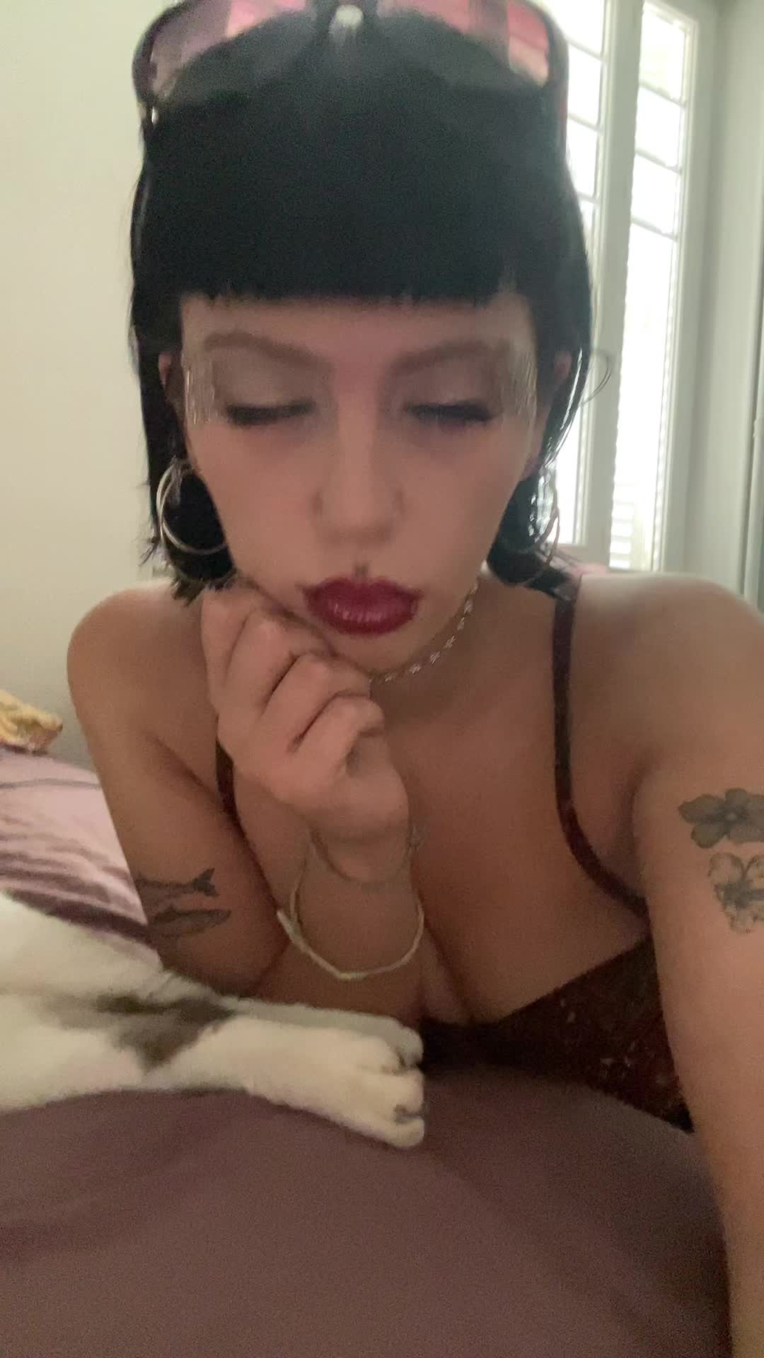 @Julia 🩴🫦