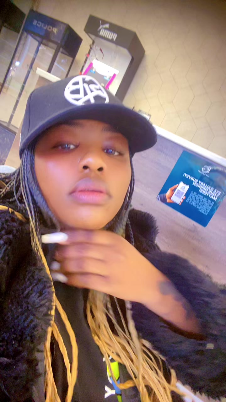 @GIRLY 🇧🇼