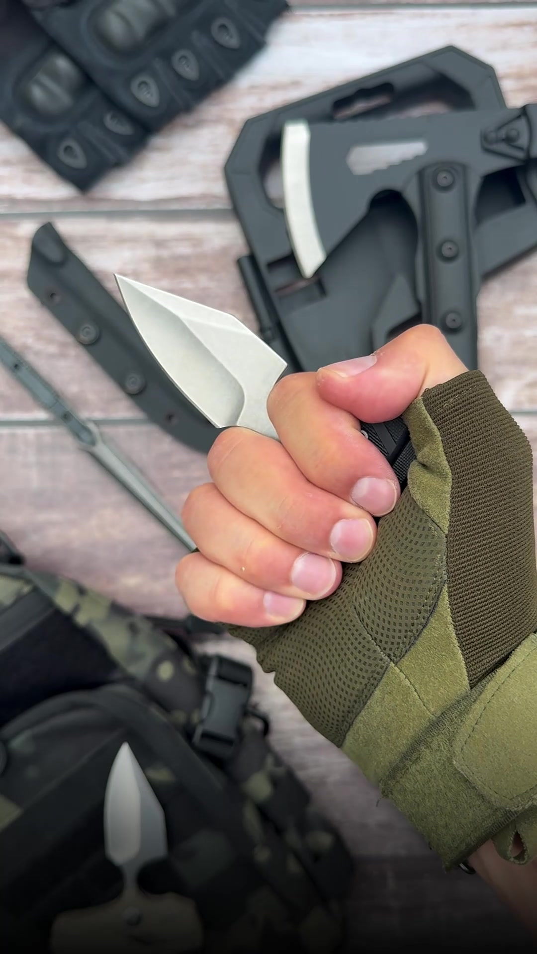 @survival.knives