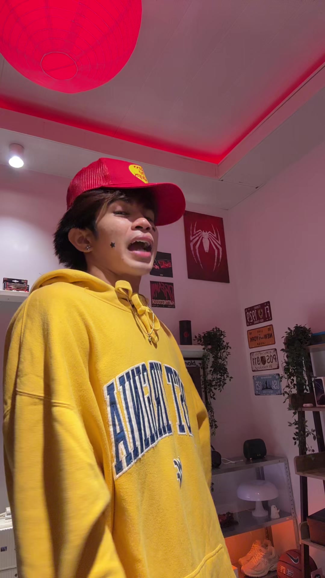 @Jo.