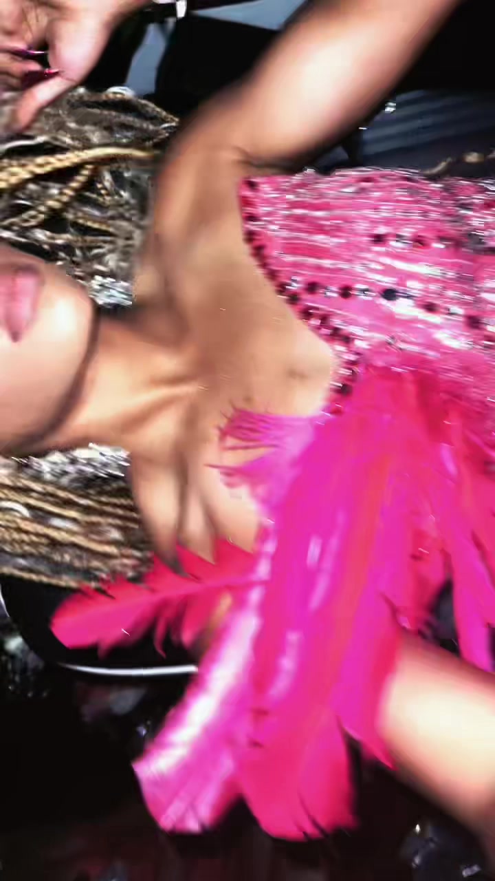 @Elle<3