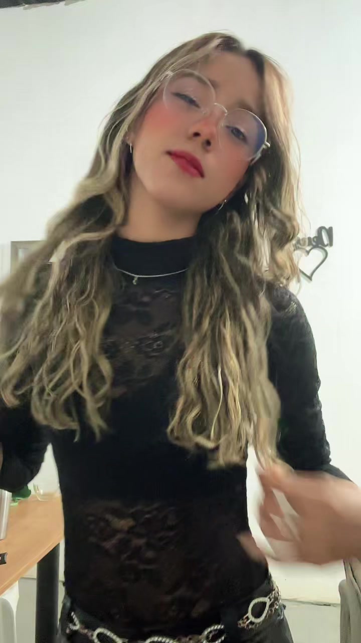 @IsllA
