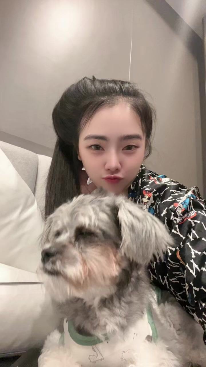 @Praewwee