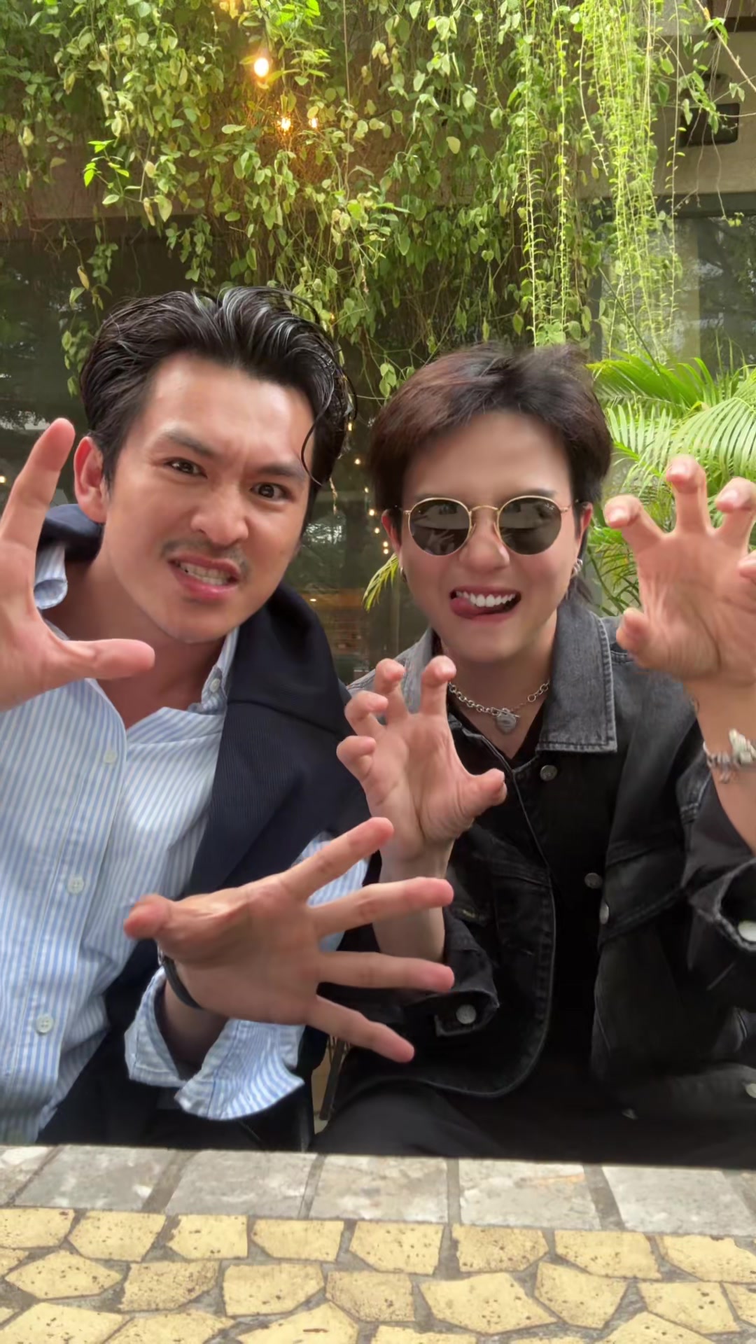 @Sáng đi chụp tối đi show