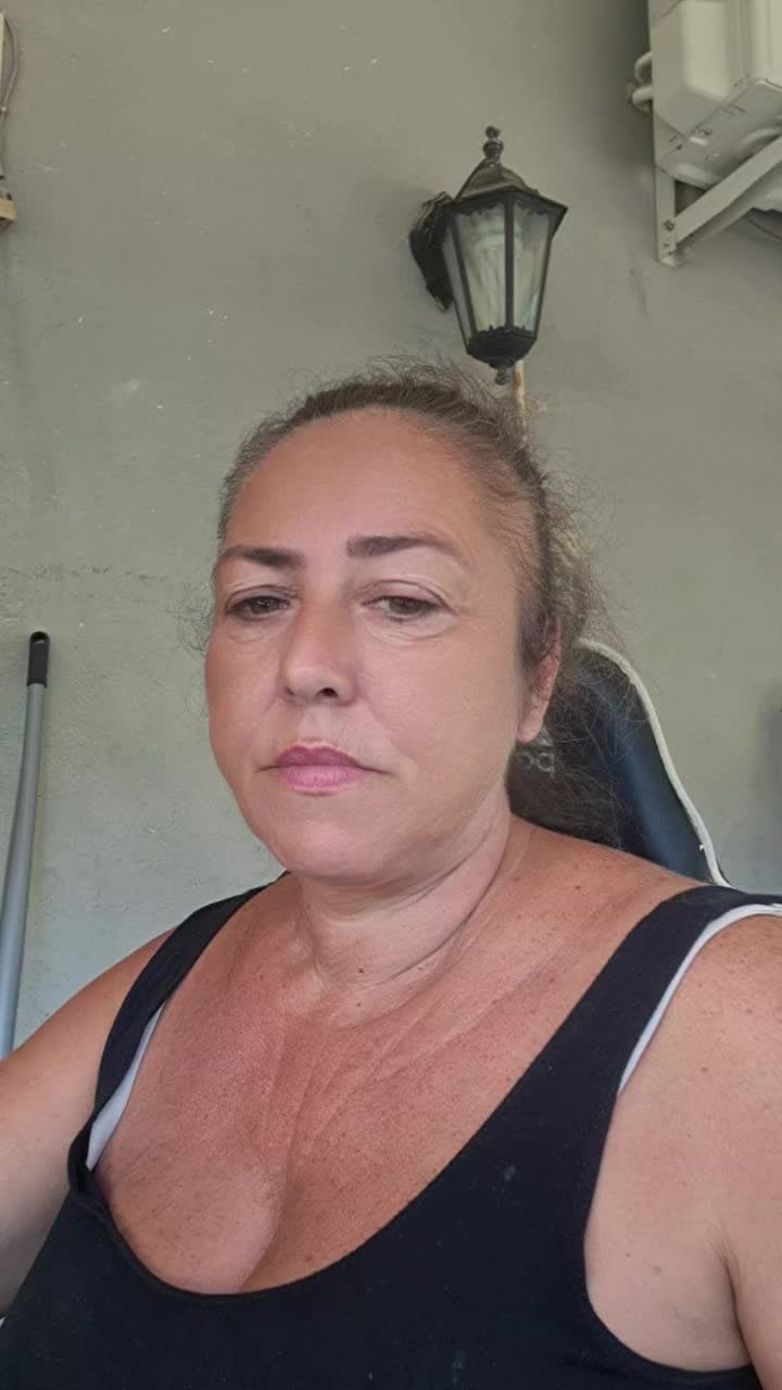 @Flora Guarino433