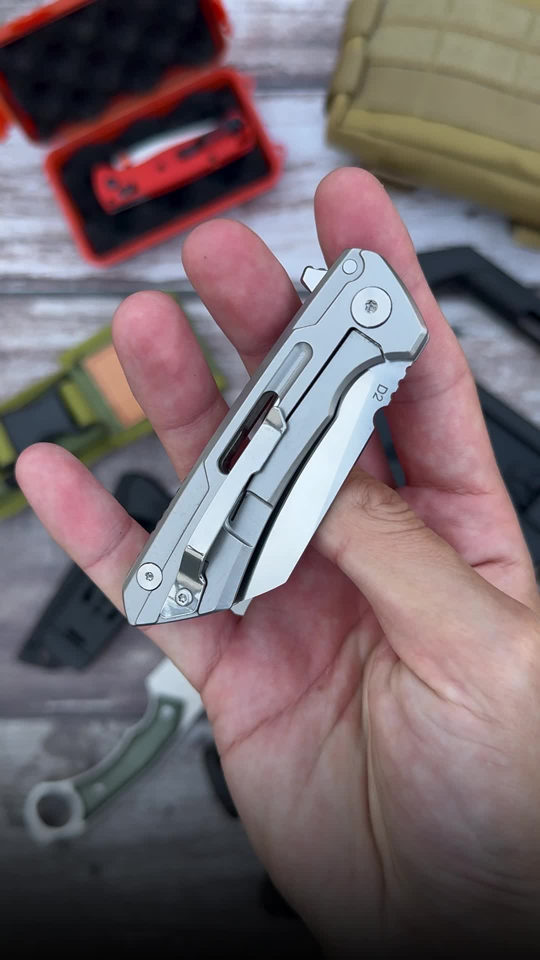 @survival.knives