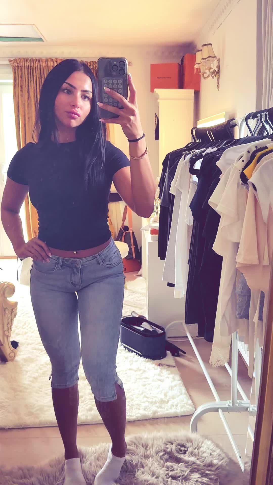 @bella