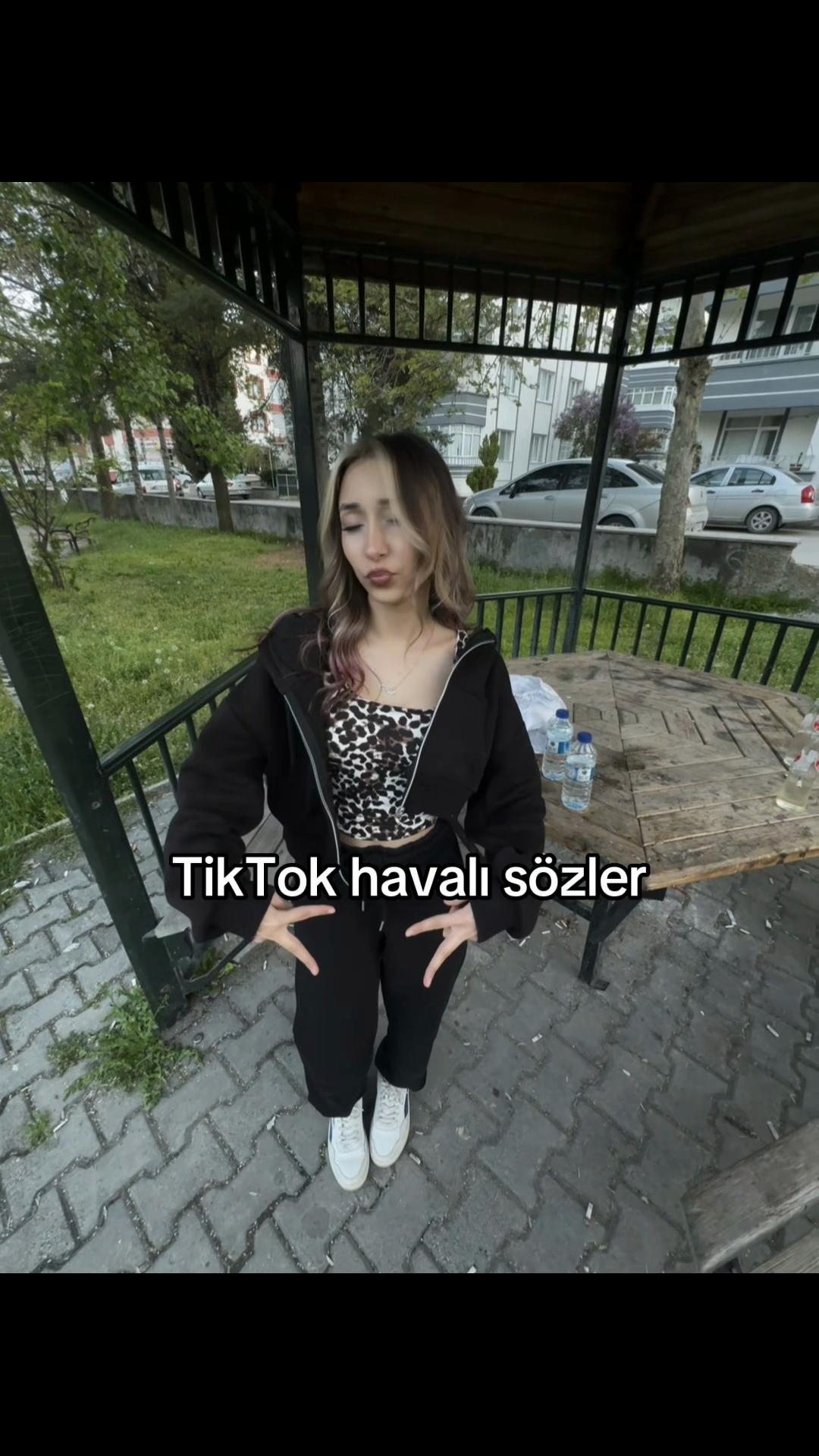 @𝕤𝕦 🕷