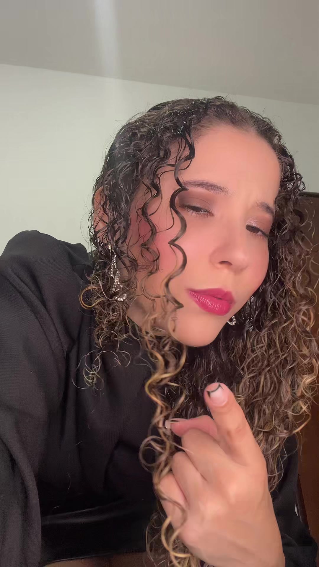 @larissathayná