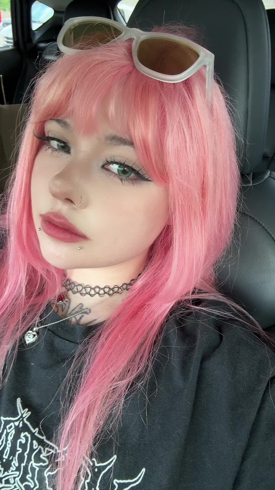 @venomous_dolly