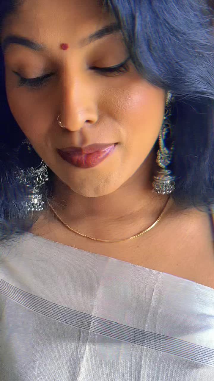 @Tharshi🖤❤️