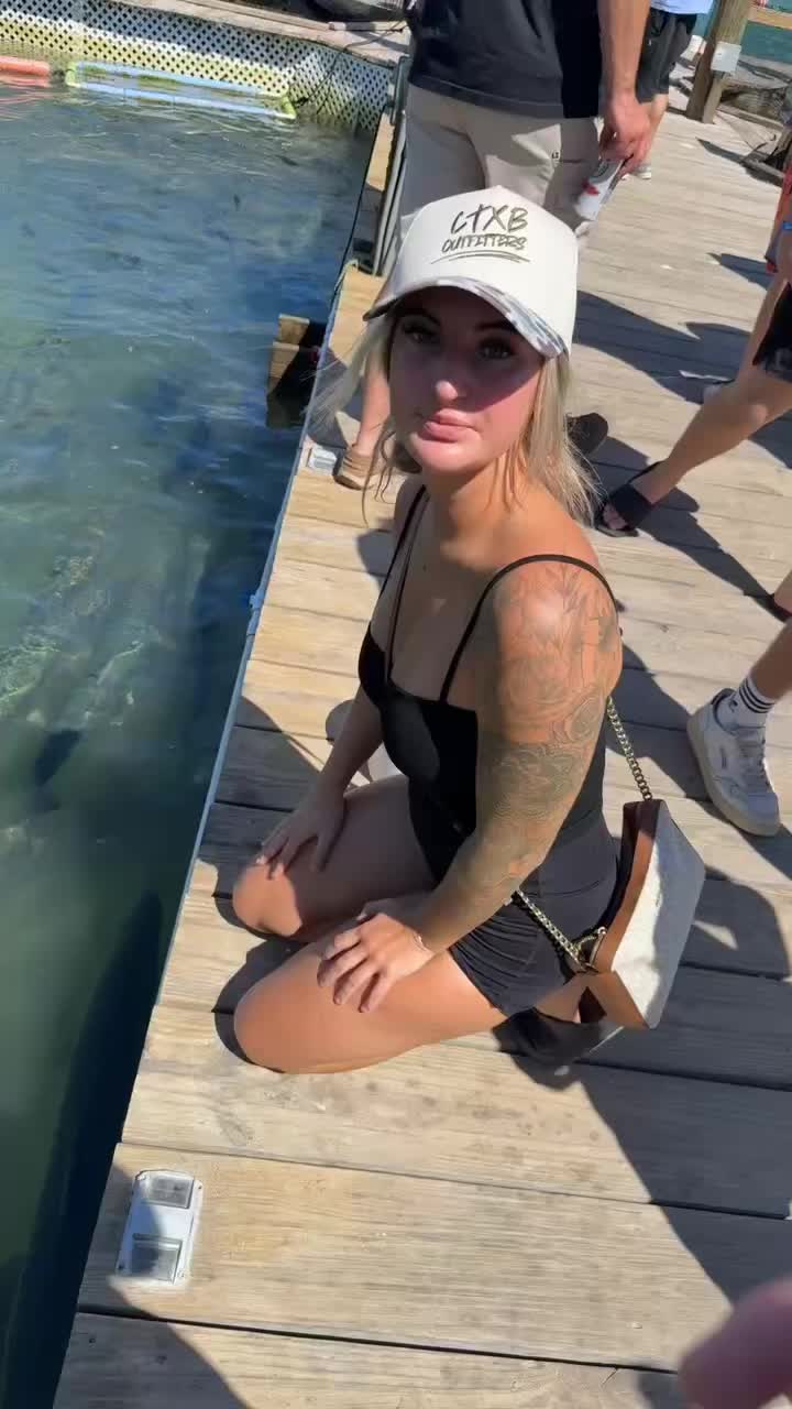 @sash402_