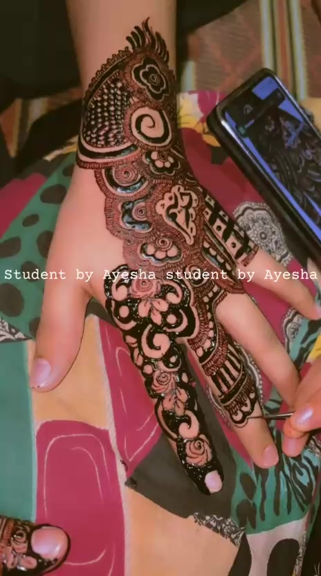 @مہندی آرٹسٹ💅🏻🦢🌸