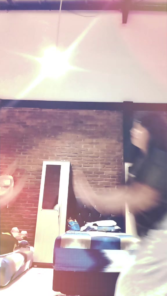 @v12a🦋