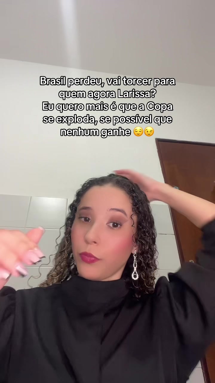 @larissathayná