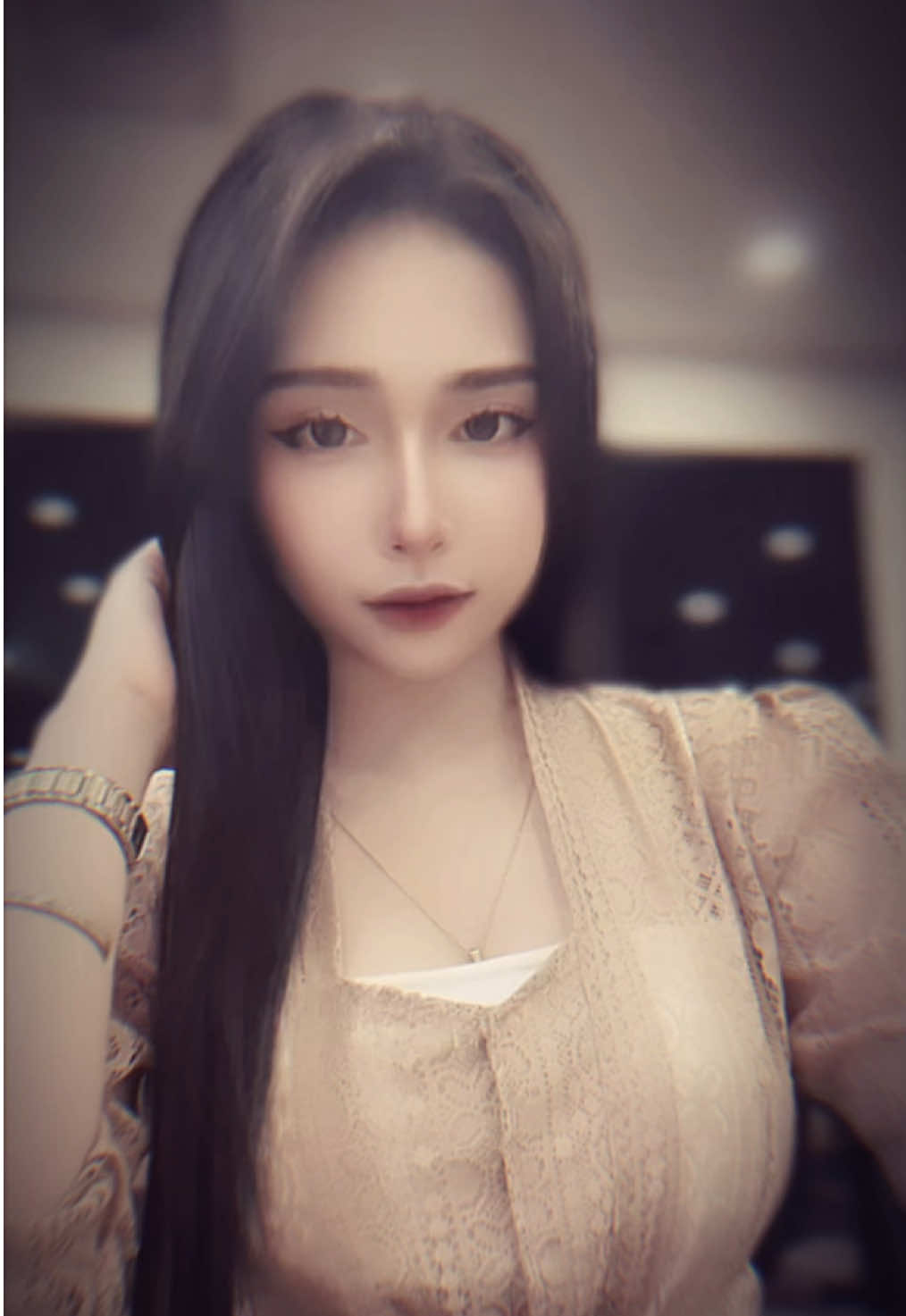 @B E E 🦋