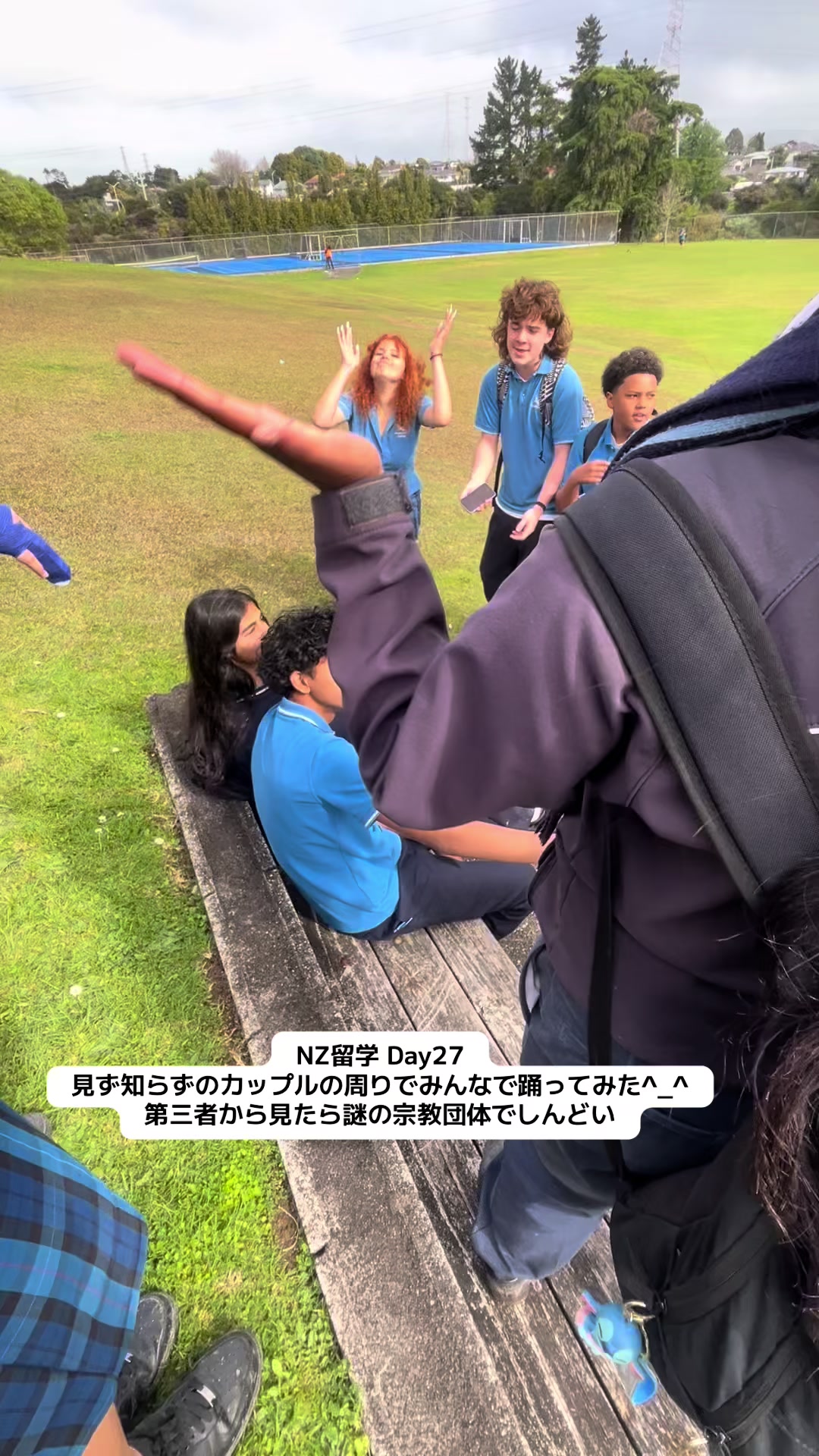 @コニ