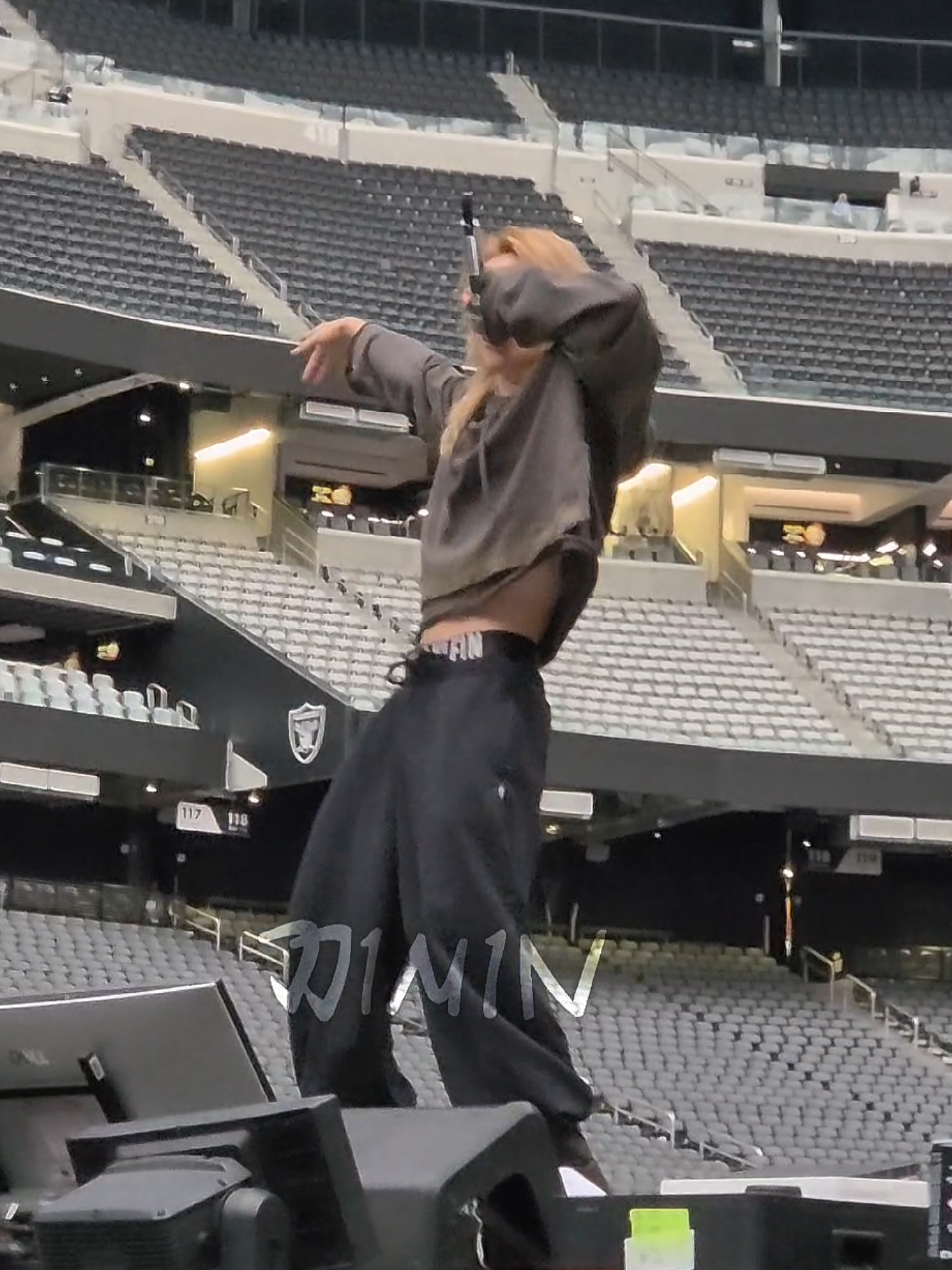 @jj1m1n⁷ is seeing BTS