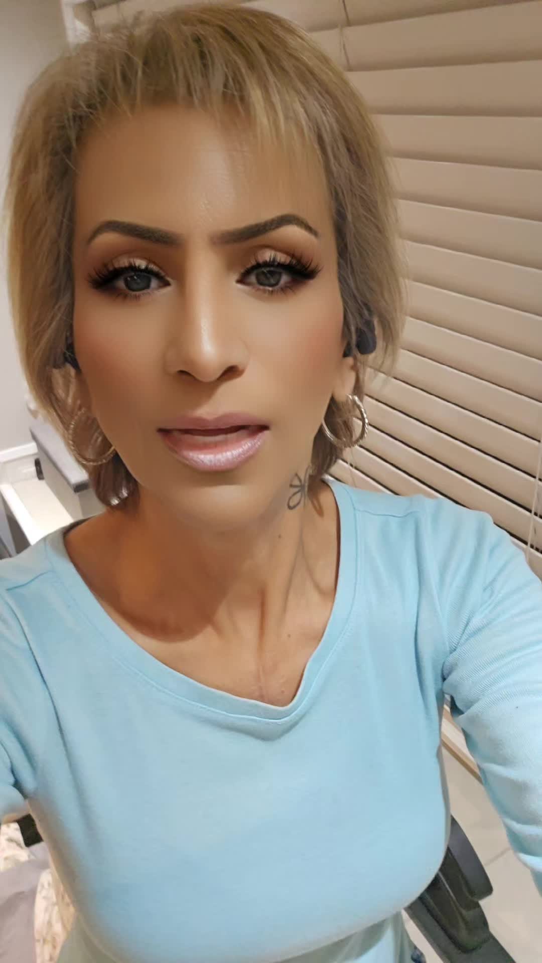 @Dee