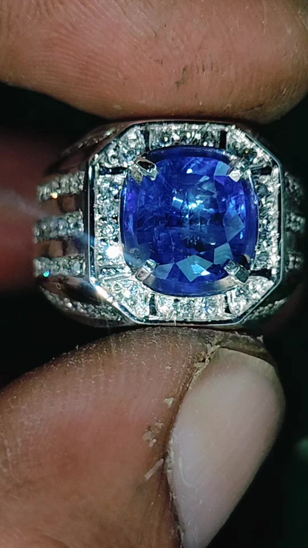 @uzzy gemstone