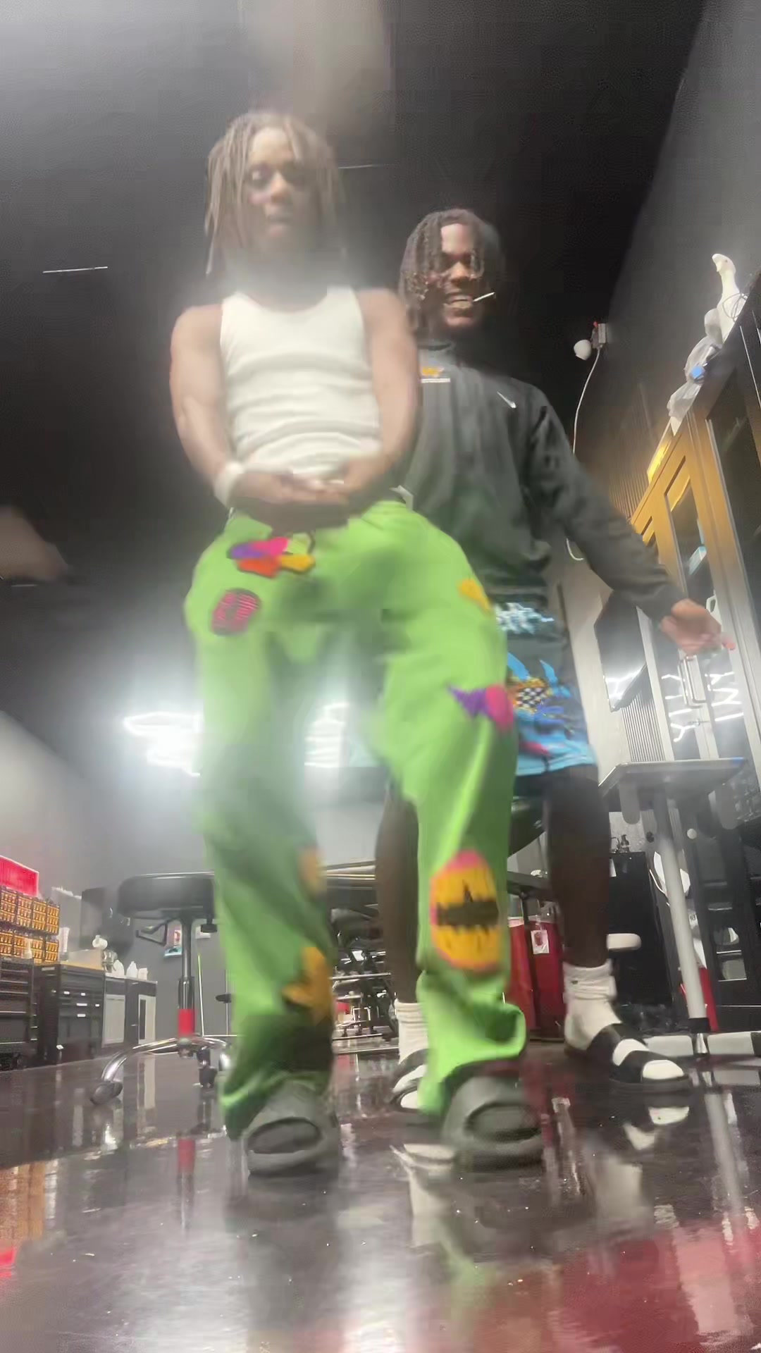 @B4