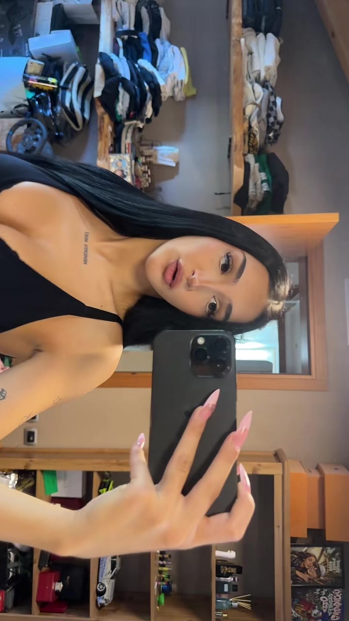 @Desy🕷