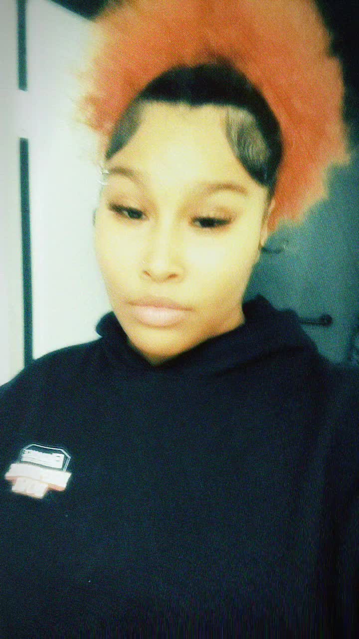 @prettylittleredthang_