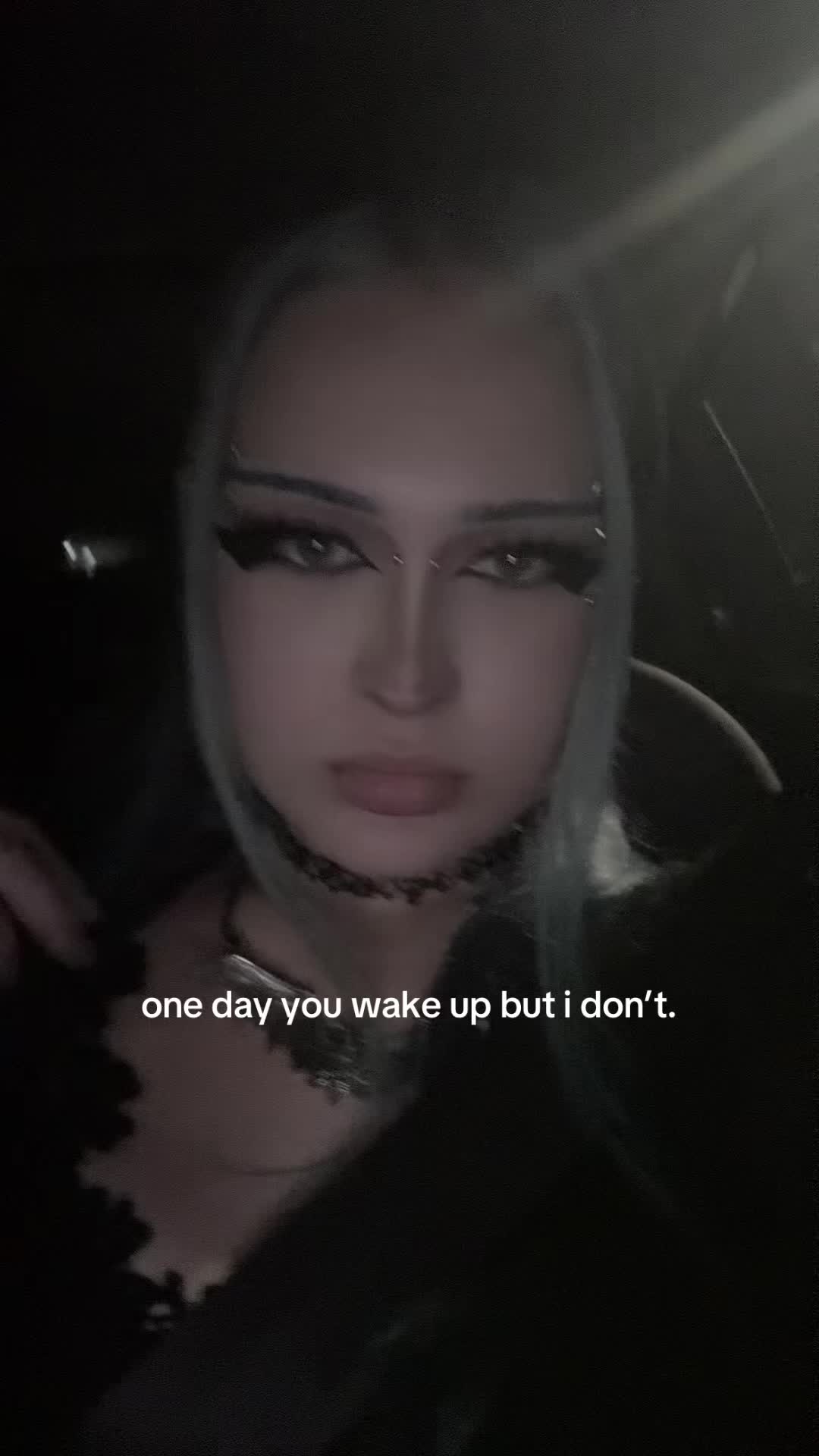 @maybealittebitemo