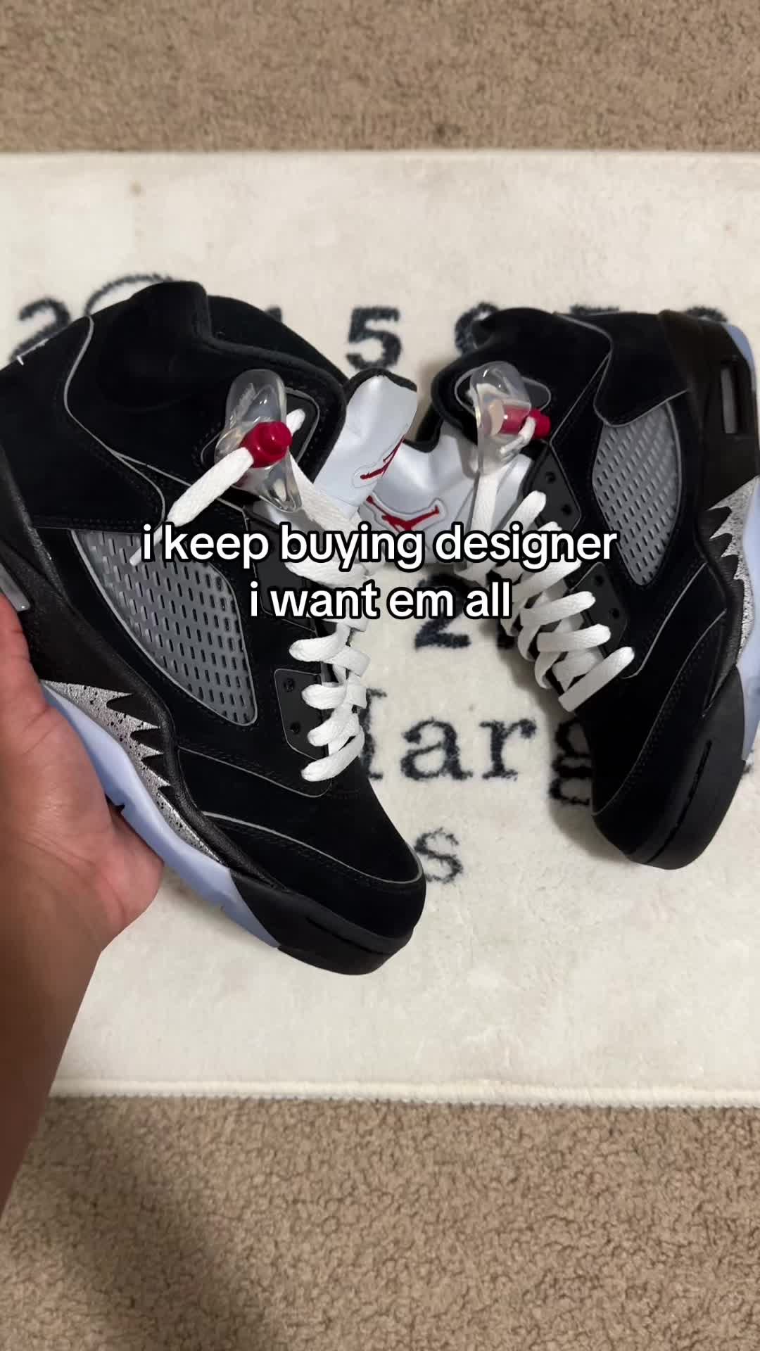@⃟