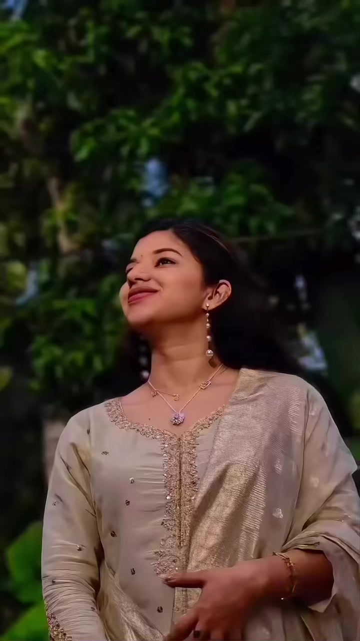 @MALAVIKA_ANILKUMAR