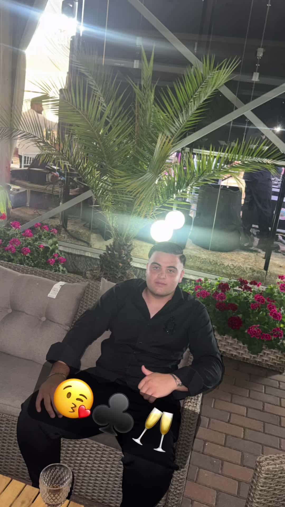 @Manu🎯