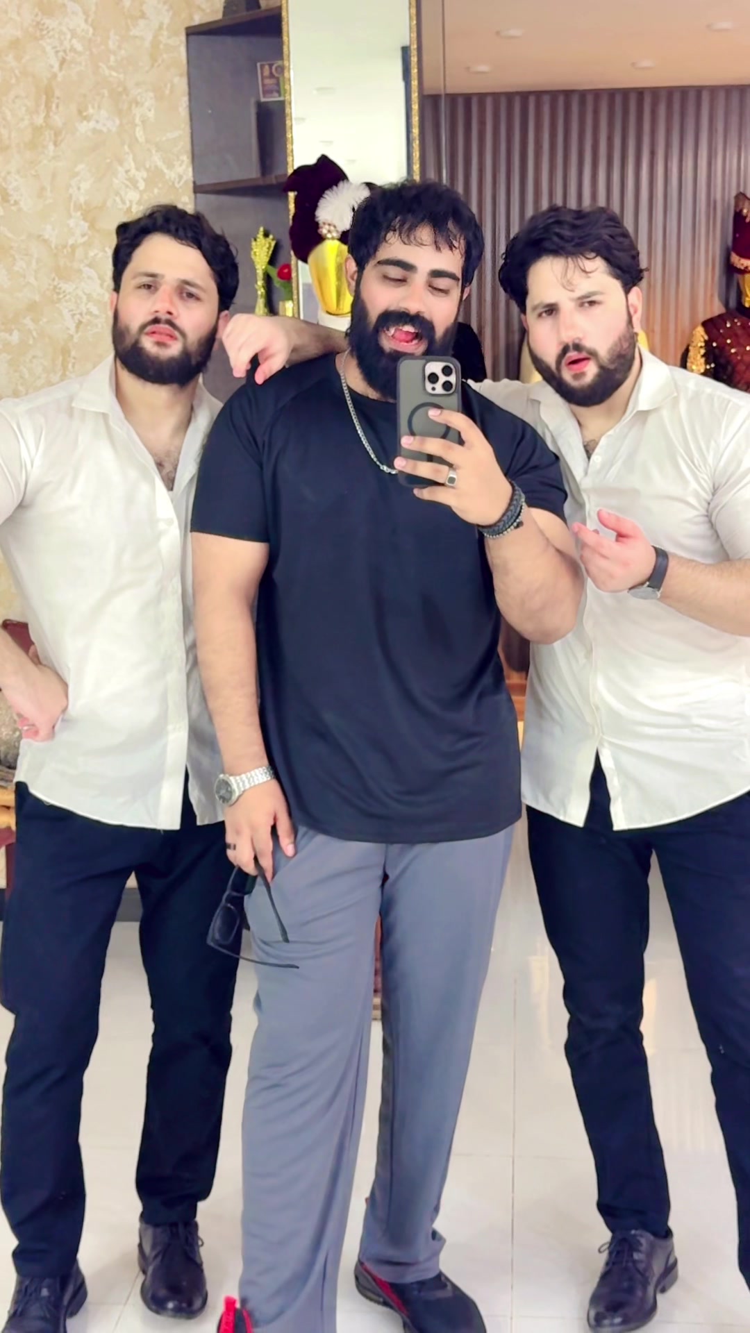@𝐀𝐡𝐭𝐢𝐬𝐡𝐚𝐦 𝐇𝐚𝐬𝐬𝐚𝐧