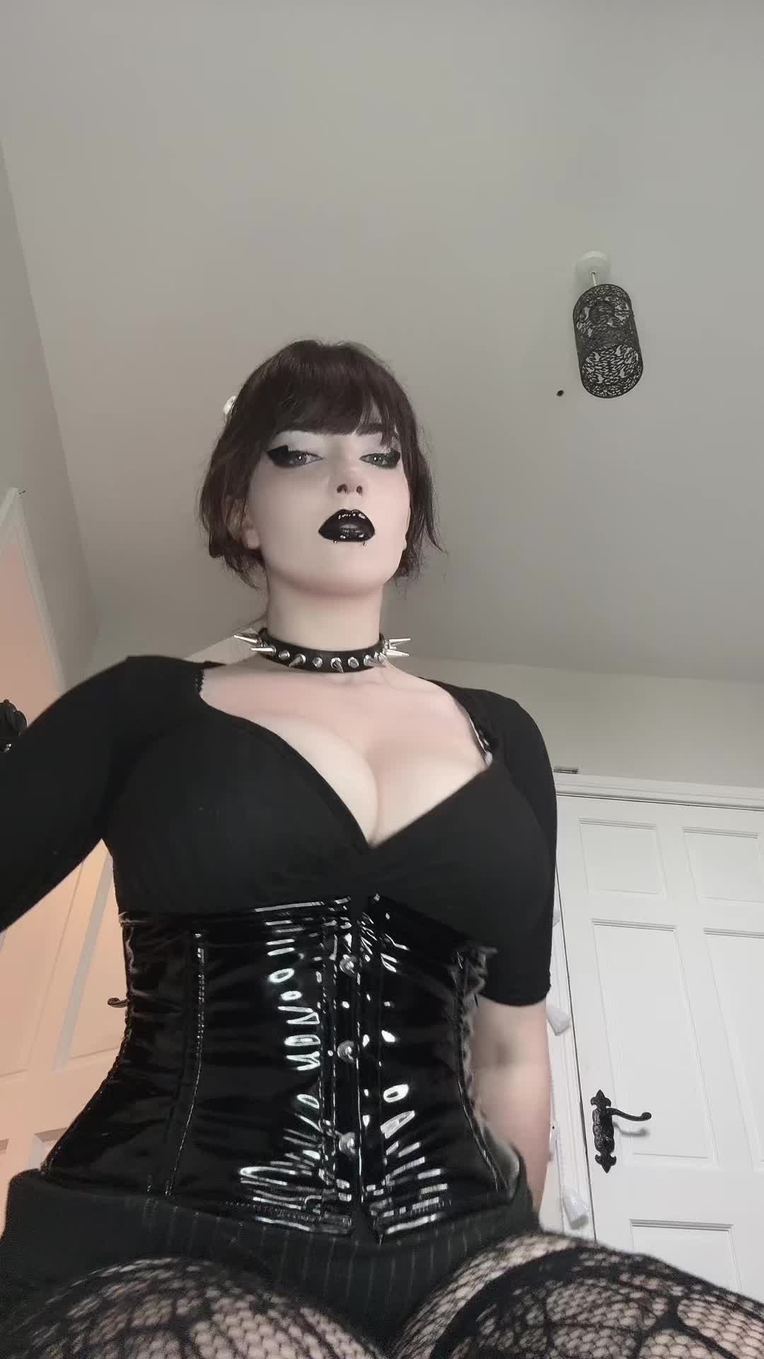 @Cutiegothxo