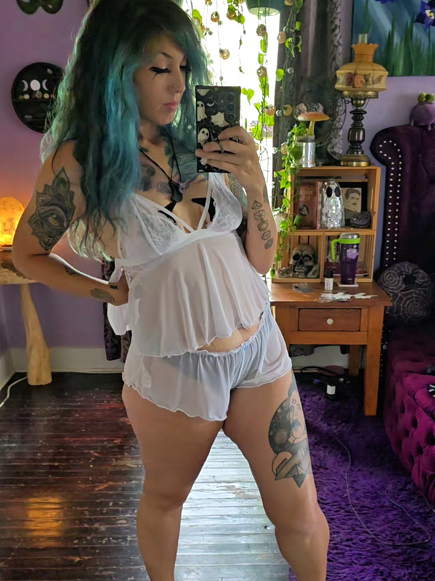@HollyBorealis🌌