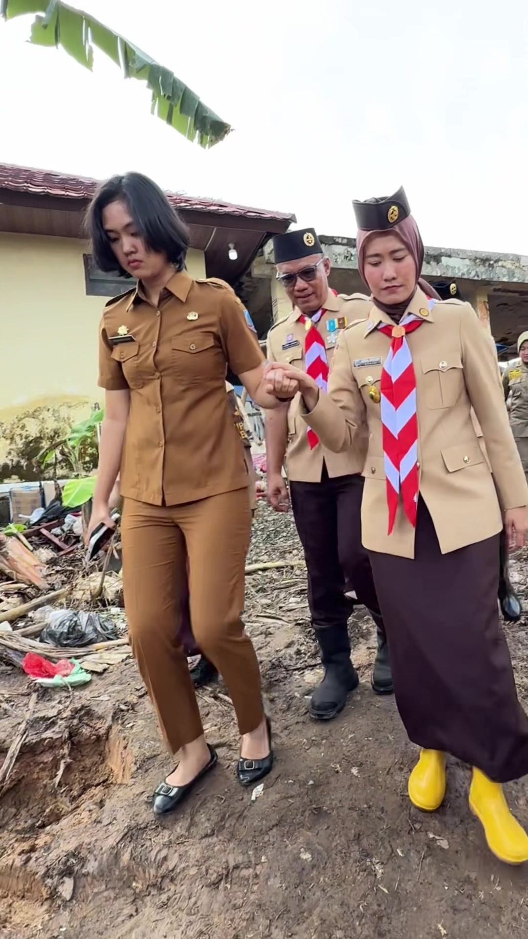 @LahatKiteID