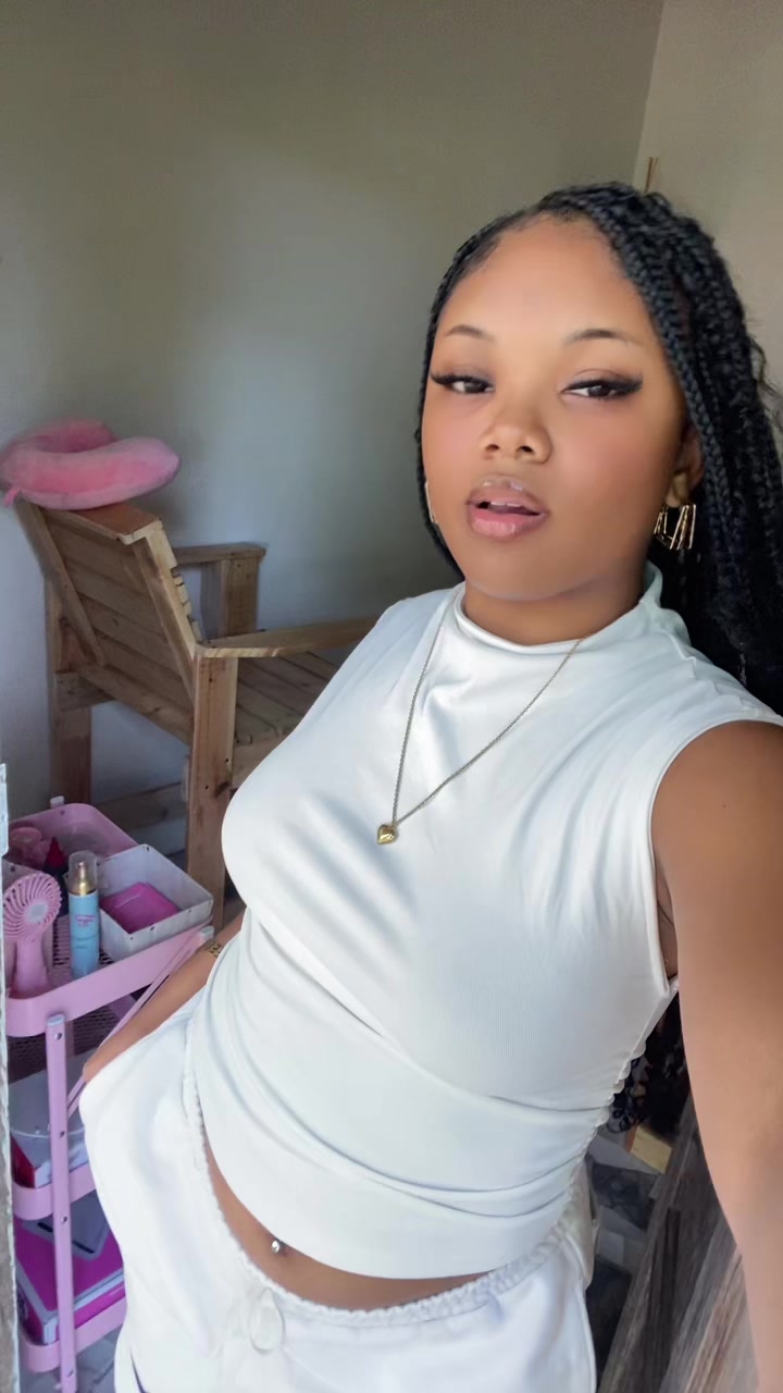 @urlove._ella