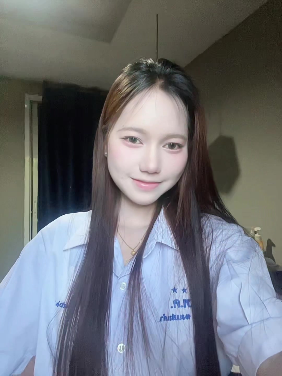 @แก้มที่ใส่รีสีชมพู