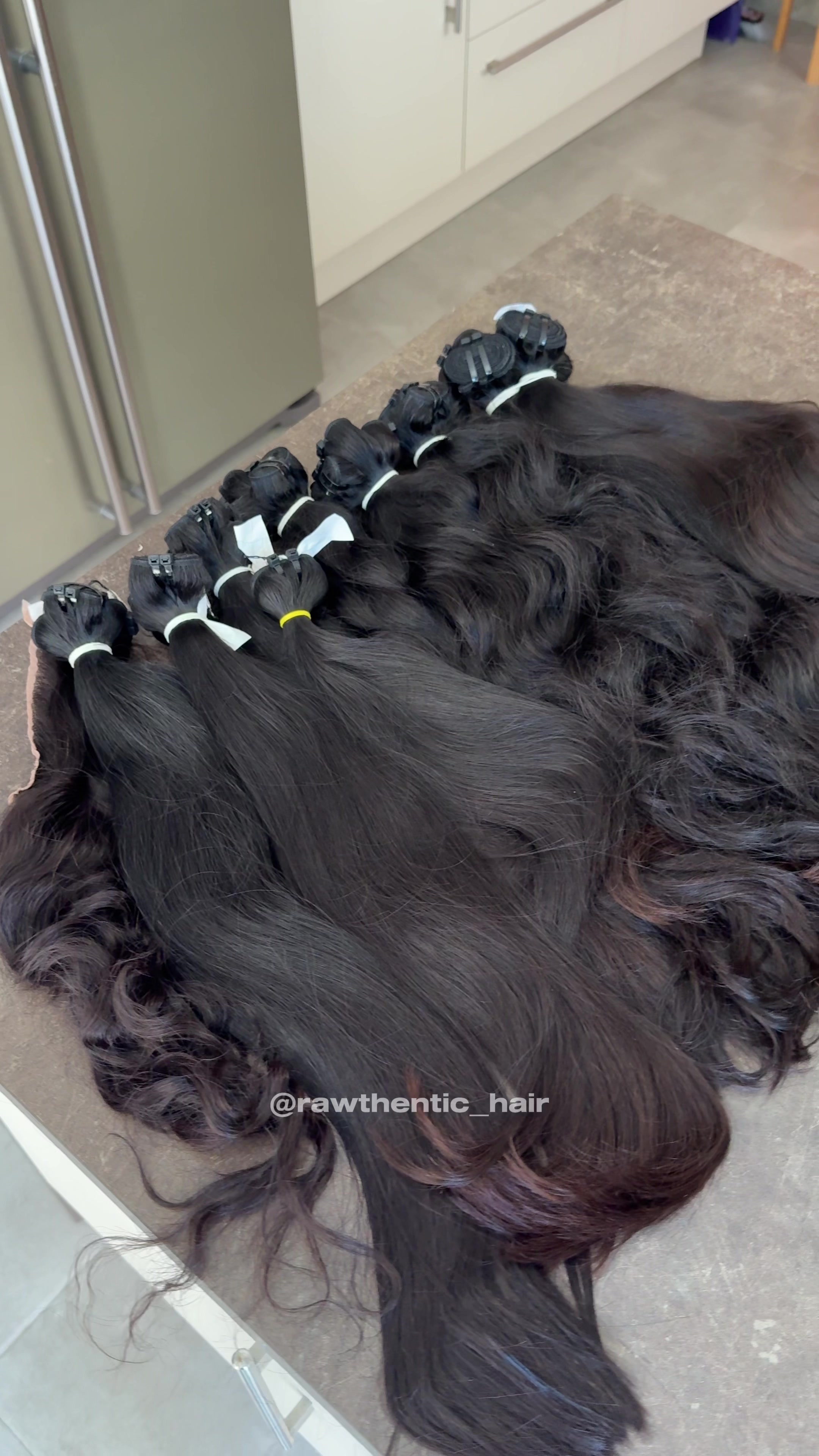@RAWTHENTIC HAIR.