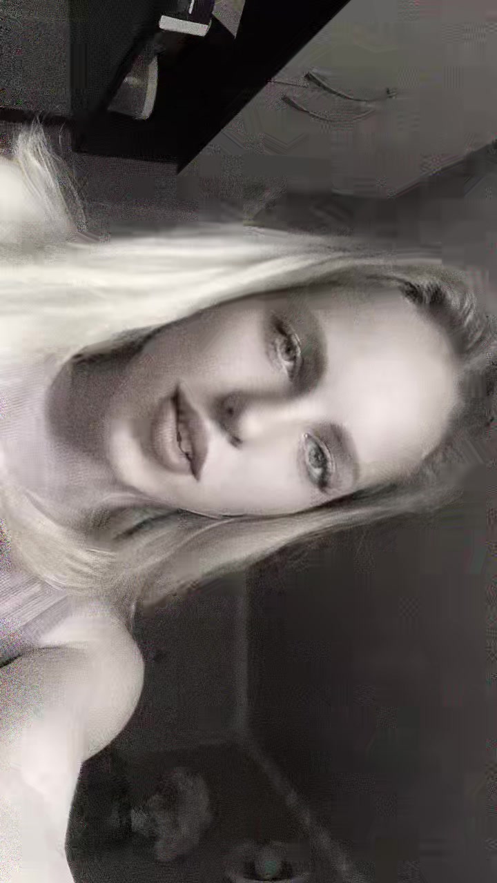 @Anna_
