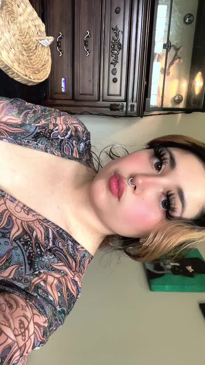 @Ur moms hot gf