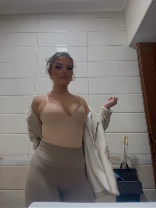 @🫦