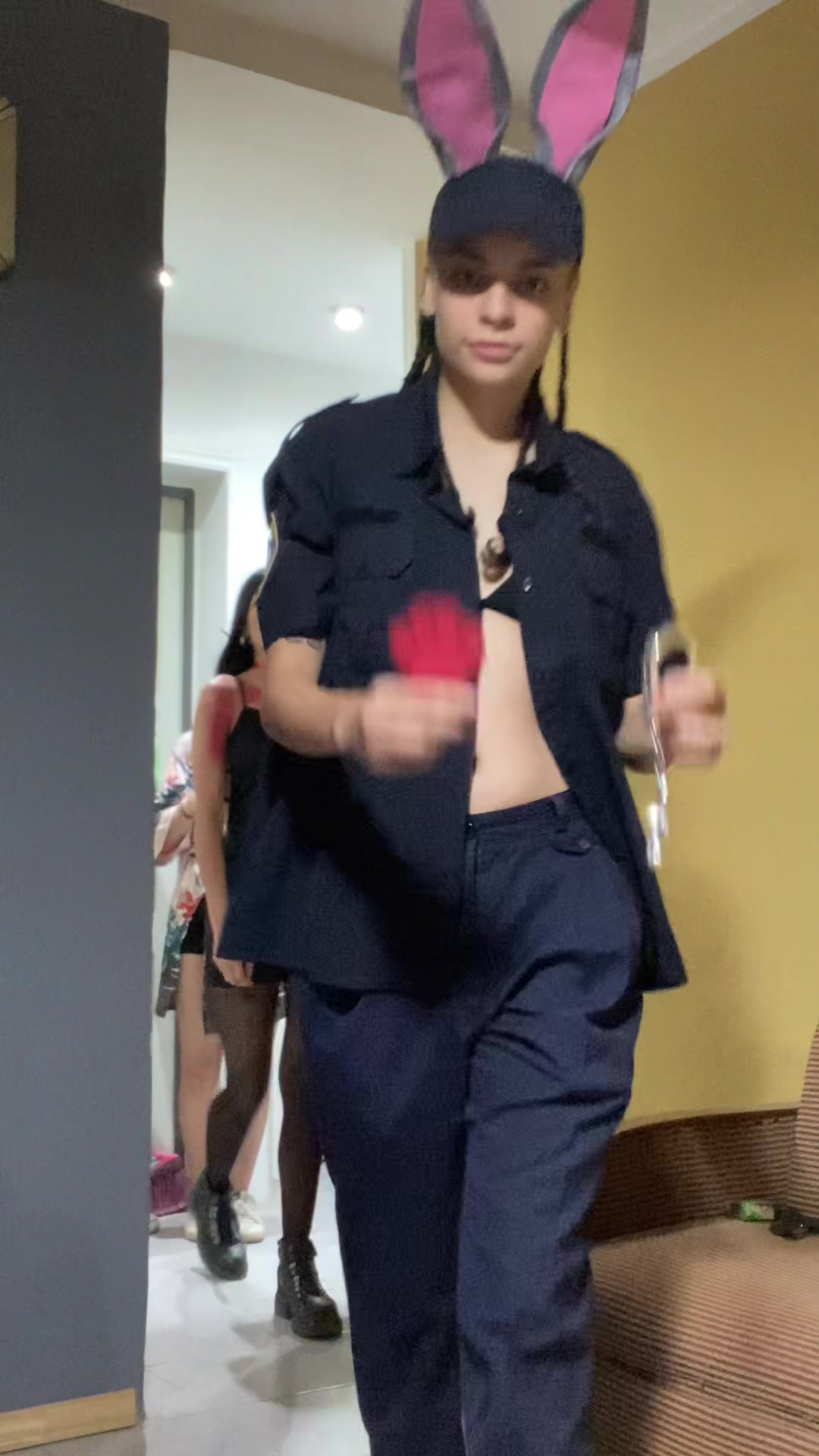 @anacortz_